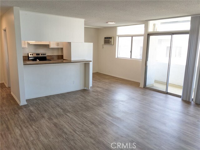 Building Photo - 11942 Darlington Ave