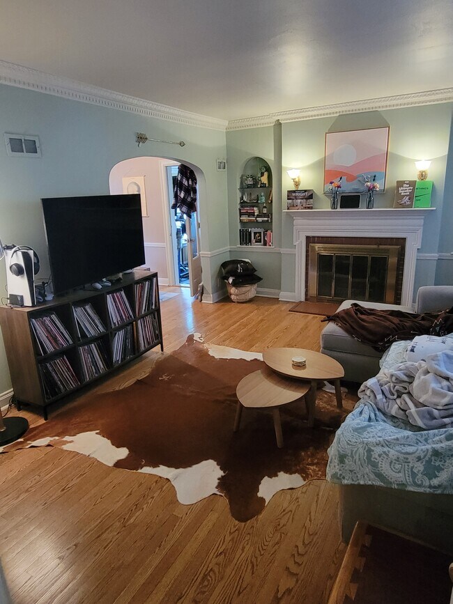 Building Photo - 6407 W Lloyd St