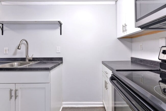 Building Photo - Gated Community Condo in Hampton