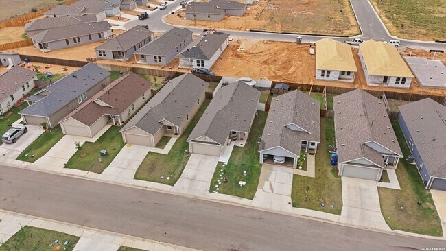 Building Photo - 140 Maverick Cv