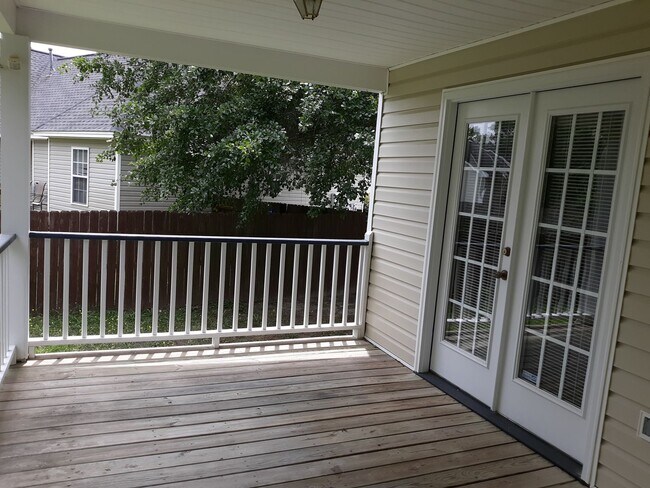 Building Photo - Charming Home in Northeast Columbia - Less...