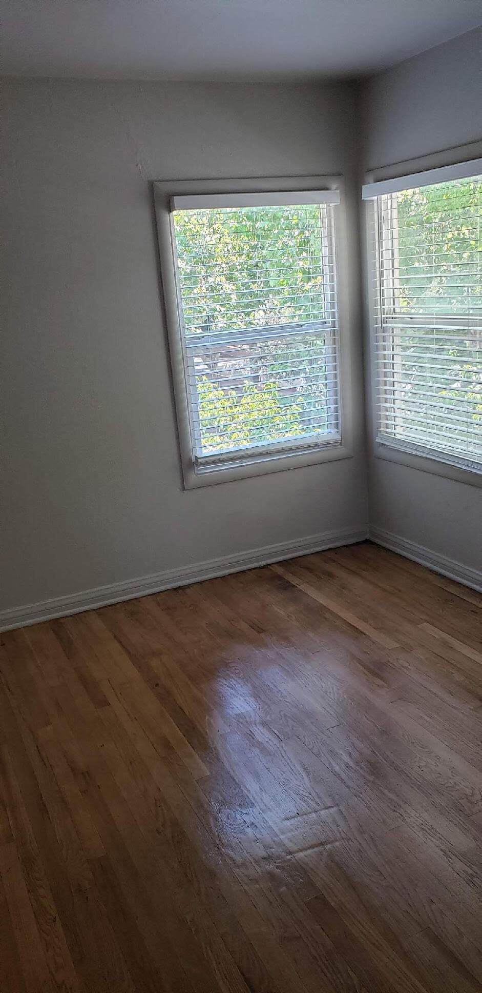 spacious bedroom - 1066 Sherwood Ave