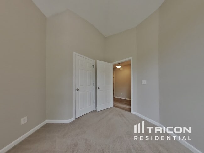 Building Photo - 78 Bedford Park Dr