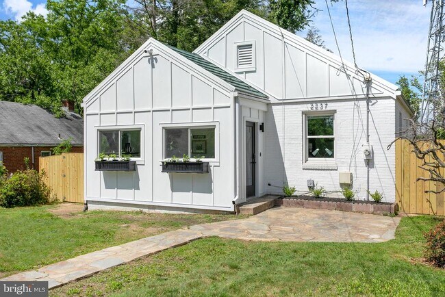 Building Photo - 2237 N Harrison St
