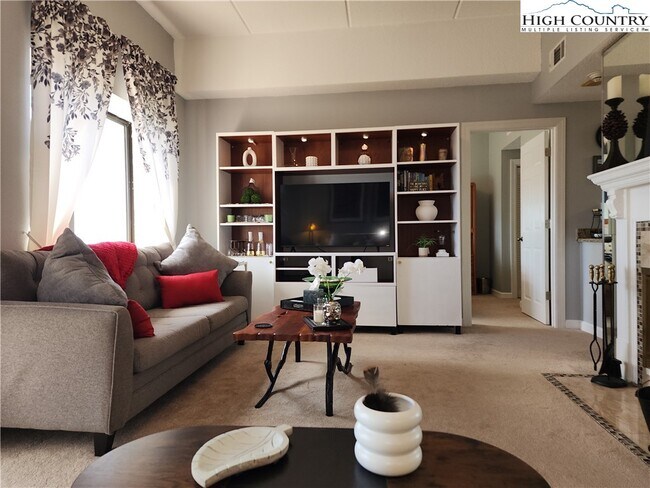 Building Photo - 303 Sugar Top Dr