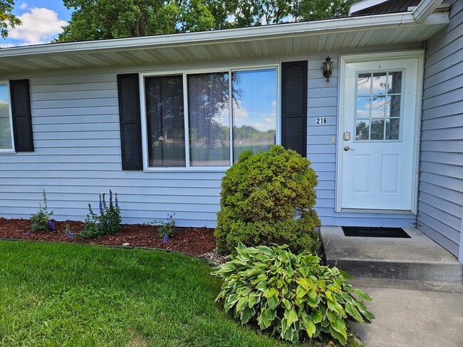 Building Photo - 216 Union St NE