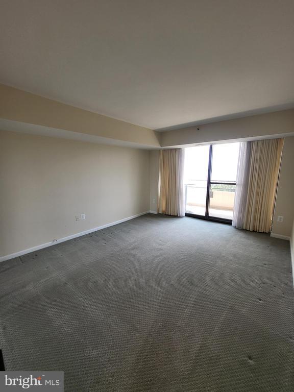 Building Photo - 1300 Crystal Dr