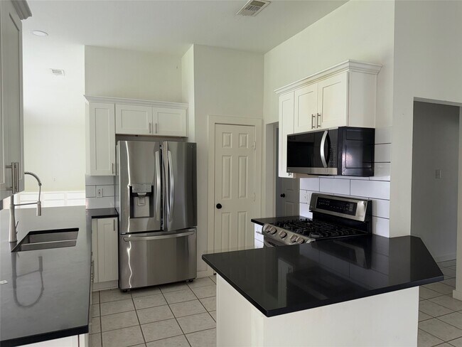 Building Photo - 2238 Pine Cone Dr