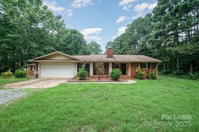 Building Photo - 6118 S Rocky River Rd