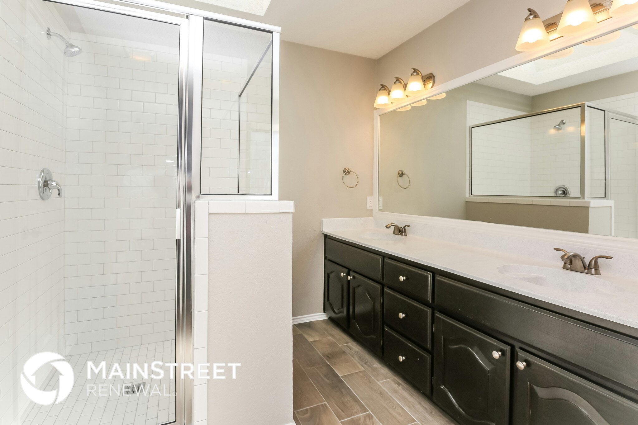 Building Photo - 521 Anglebluff Dr