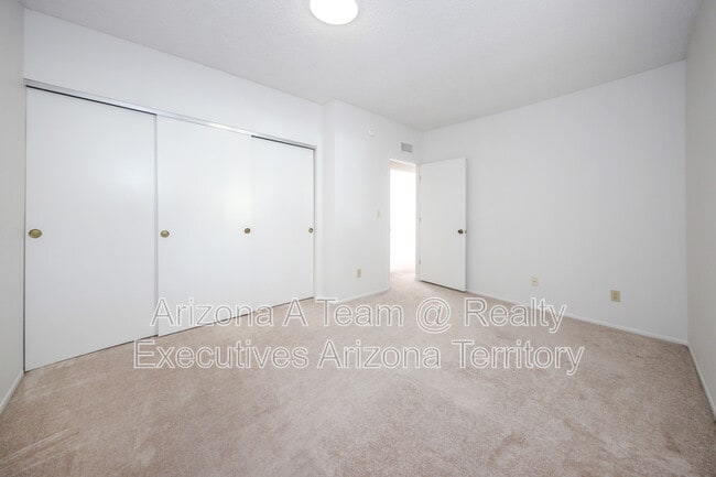 Building Photo - Rivenoak Circle-8178 E.