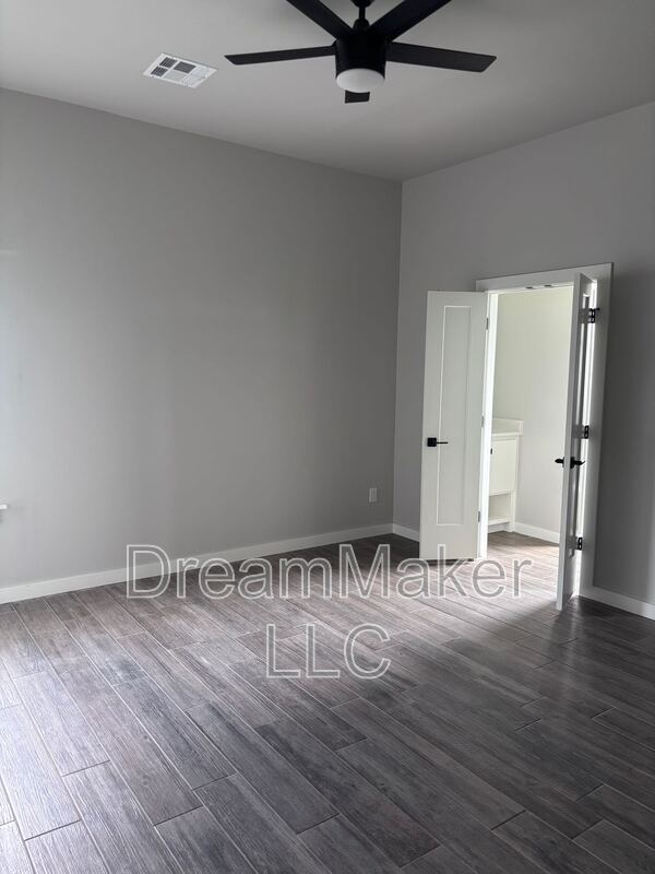 Building Photo - 993 Flowers Dr