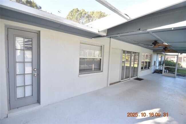 Building Photo - 2712 Falling Leaves Dr