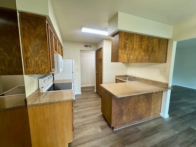 Building Photo - Beautiful Downstairs 2 Bedroom Condo Located In Gated Community Pool + Lake Access!