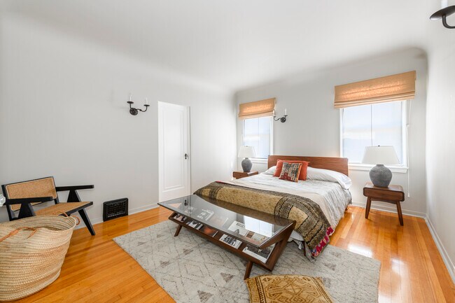 bedroom 3 with bath - 148 S Orange Dr