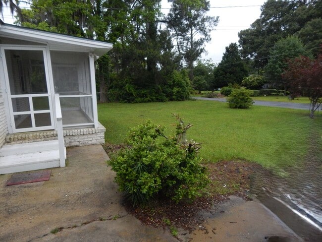 Building Photo - Cute home in Lakeland
