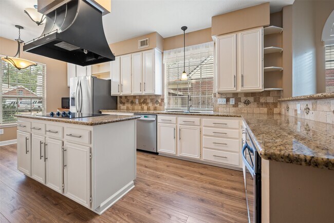 Building Photo - 7911 Hidden Oaks Ln