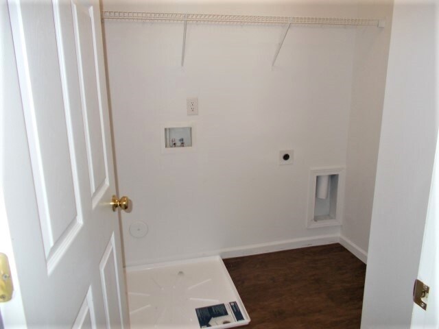 Building Photo - 138 Edgington St