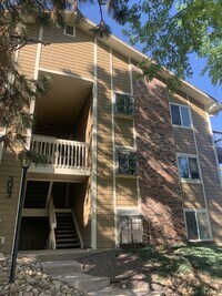 Building Photo - Available September! Newly Updated 2 bed/2 bath Condo