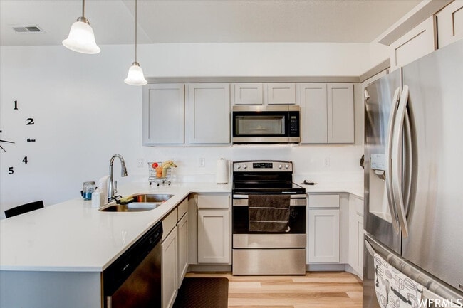 Building Photo - Condo in Saratoga Springs master planned community.