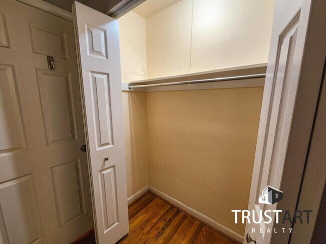 Building Photo - 2-bedroom house in Lawndale North East Phi...