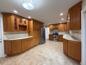 Building Photo - 16 Meadowview Dr