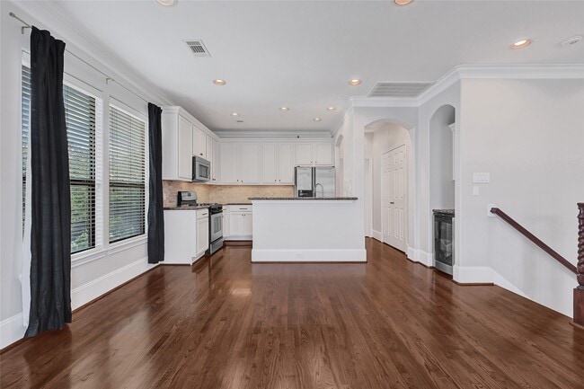 Building Photo - 1320 Studer St