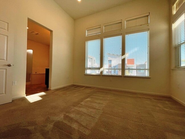 Building Photo - 168 Llano de los Robles Ave