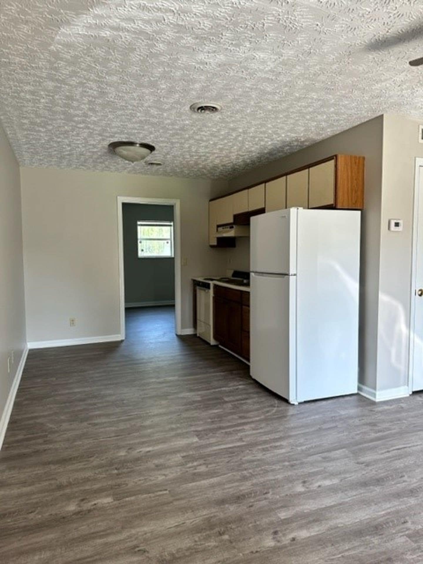 Building Photo - 216 Colonial Heights Rd