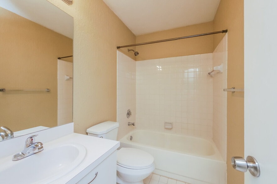 Building Photo - 3275 W Buena Vista Dr