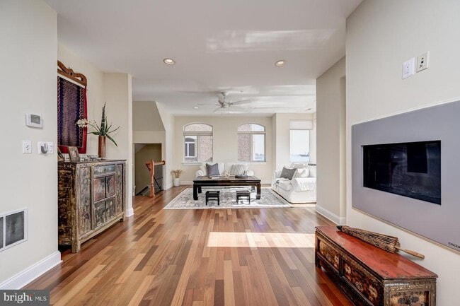 Building Photo - 621 Ponte Villas N