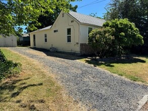 Building Photo - Charming 3-bedroom, 2-bath home in Eugene's Friendly Street Neighborhood!