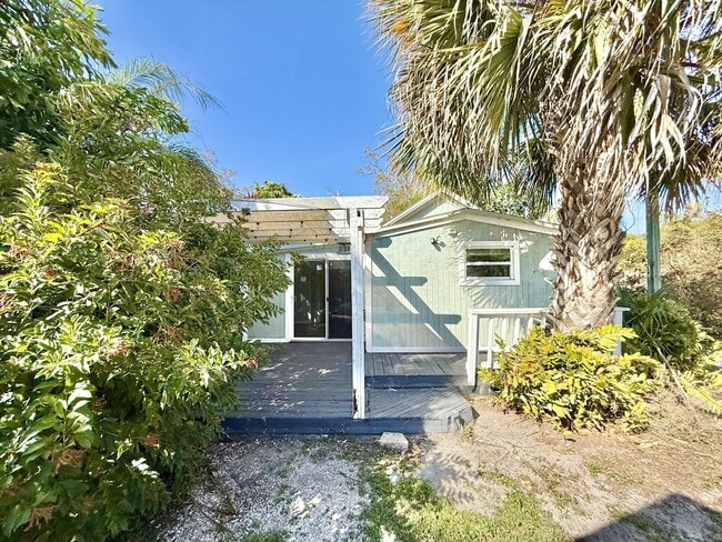 Building Photo - 713 Smith St