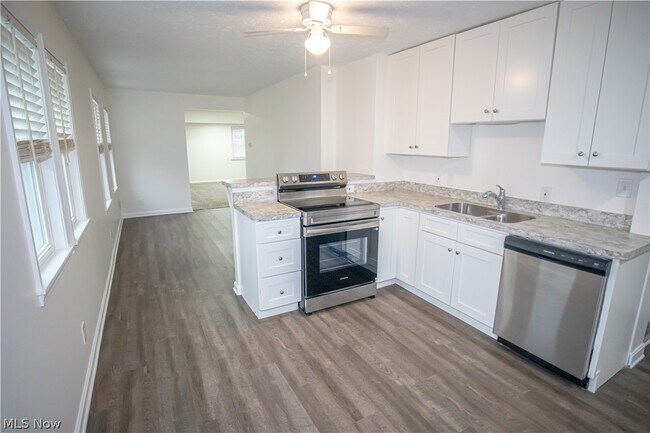 Building Photo - 84 Thames Ave