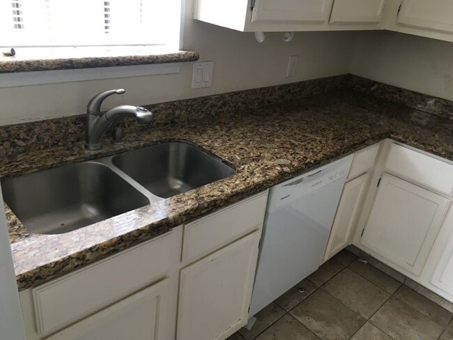 Building Photo - 1103 Dulles Ave