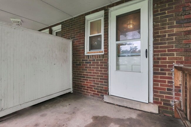 Building Photo - 47-53-53 S Burgess Ave