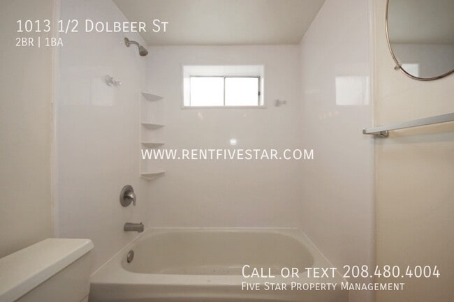 Building Photo - 1013 1/2 Dolbeer St-