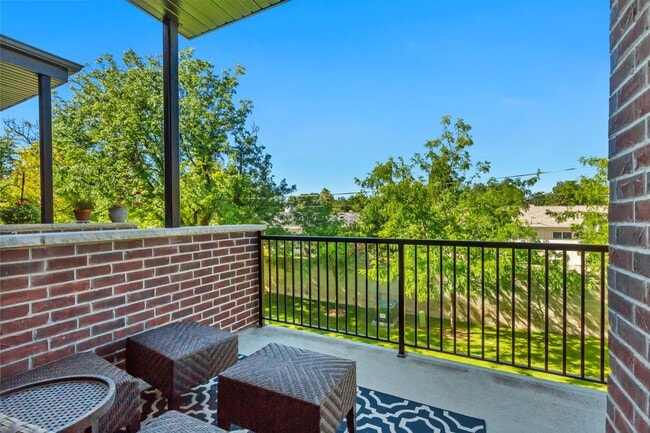 Building Photo - Stunning 3-Bedroom, 3.5-Bath Home with Modern Comforts