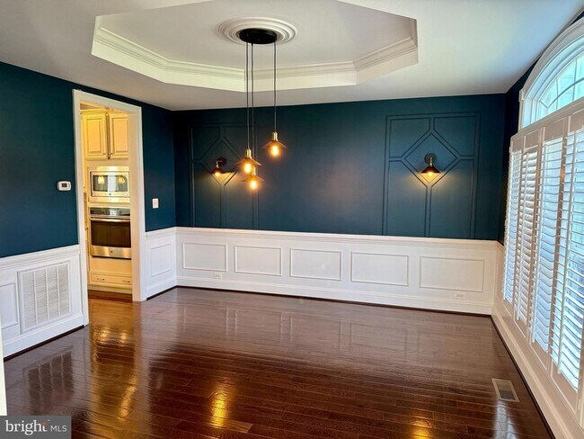 Building Photo - 42403 Pine Forest Dr