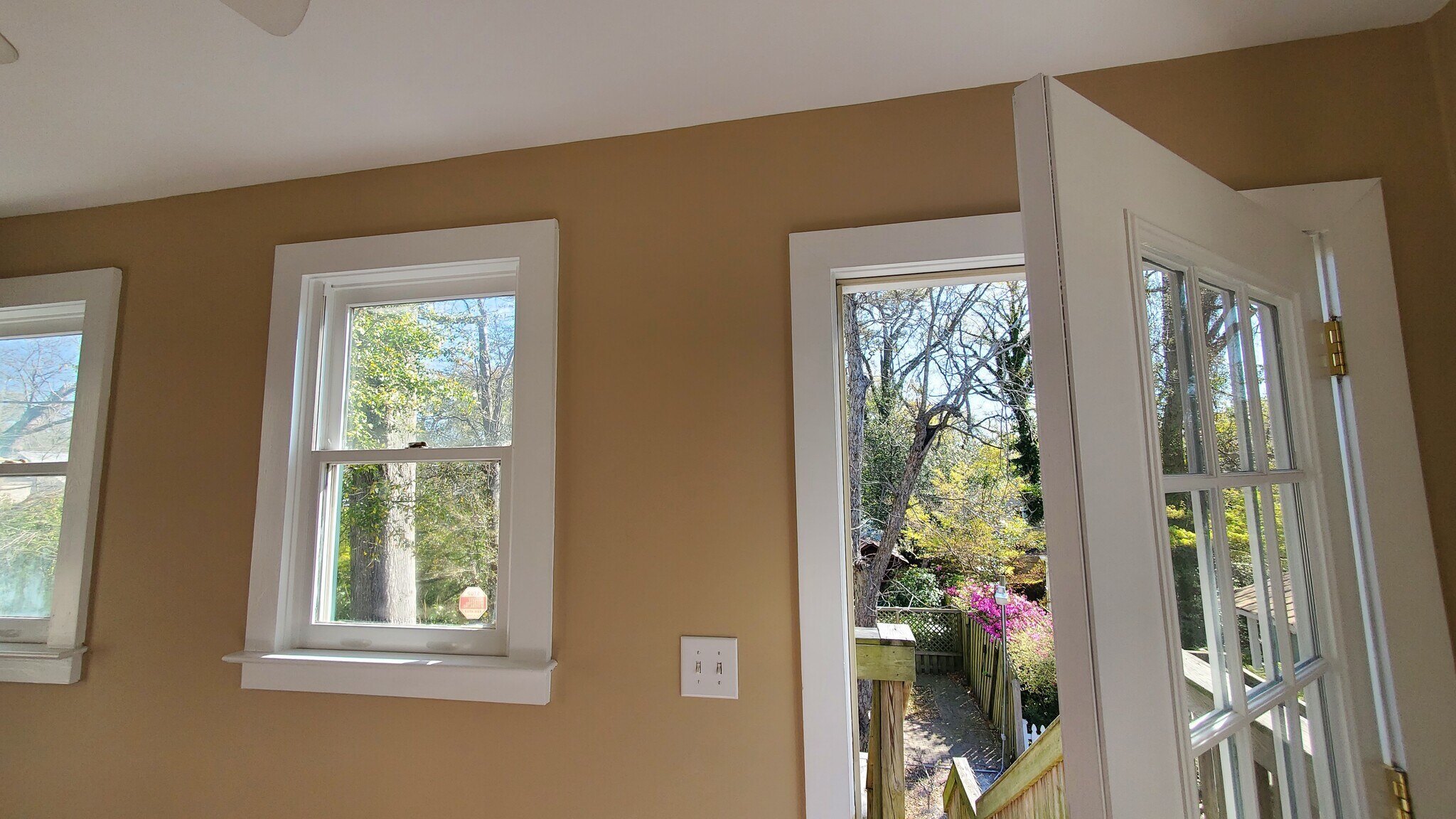 Building Photo - 210 N 6th St