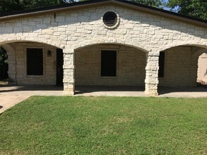 Building Photo - 6804 Suena Dr