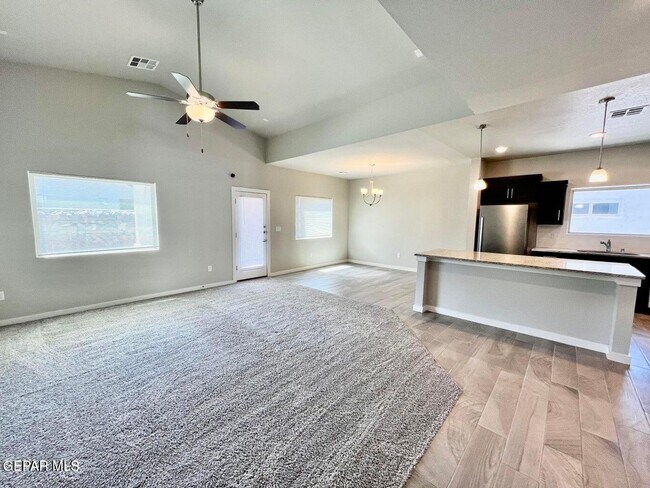 Building Photo - 14740 Mike a Mendoza Ave