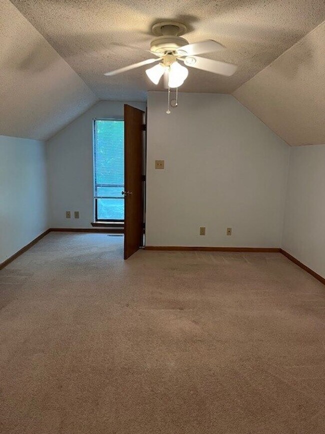 Building Photo - 104 Lystra Hills Ln
