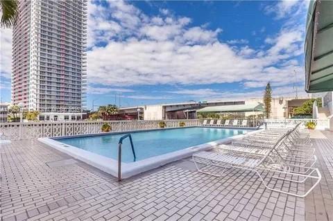 Building Photo - 1817 S Ocean Dr