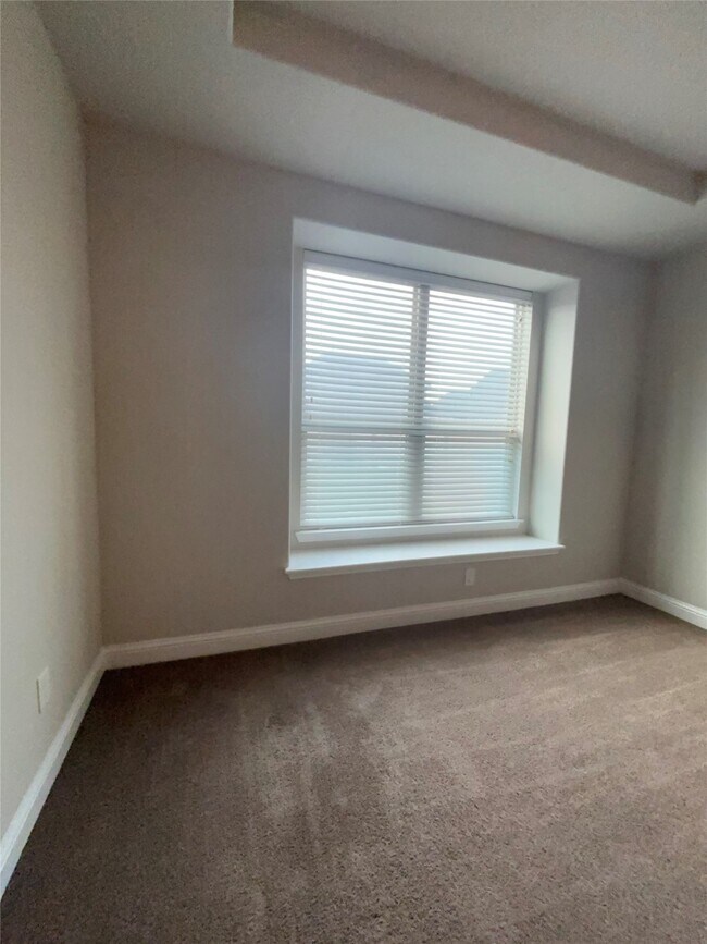 Building Photo - 14915 Gyrfalcon Fork