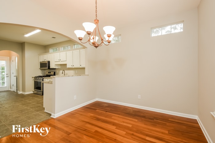 Building Photo - 302 Pinehurst Way