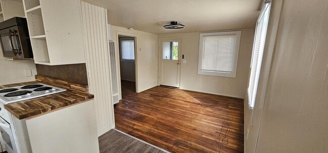 Building Photo - Rent - $1750 1 bed, 1 bath