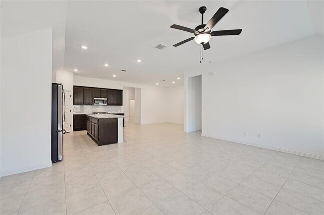 Building Photo - 160 Fawn Riv Run