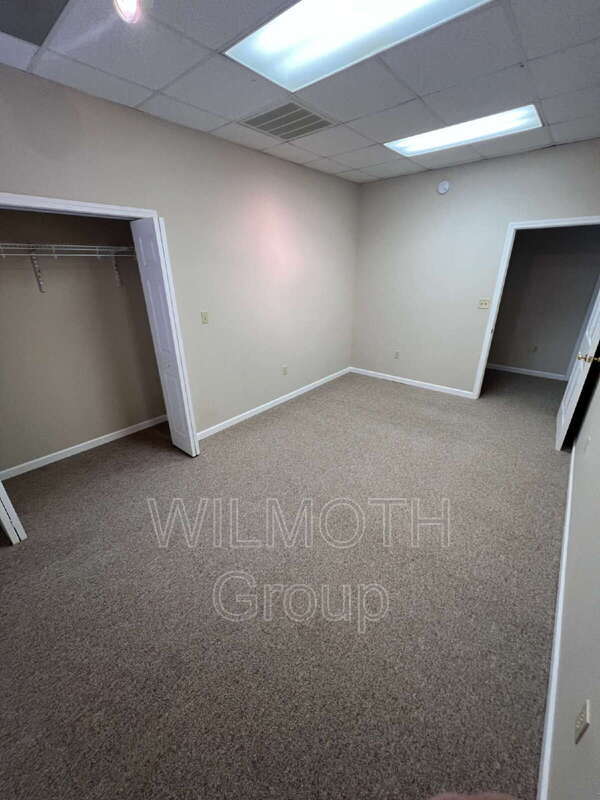 Building Photo - 105 N Main St