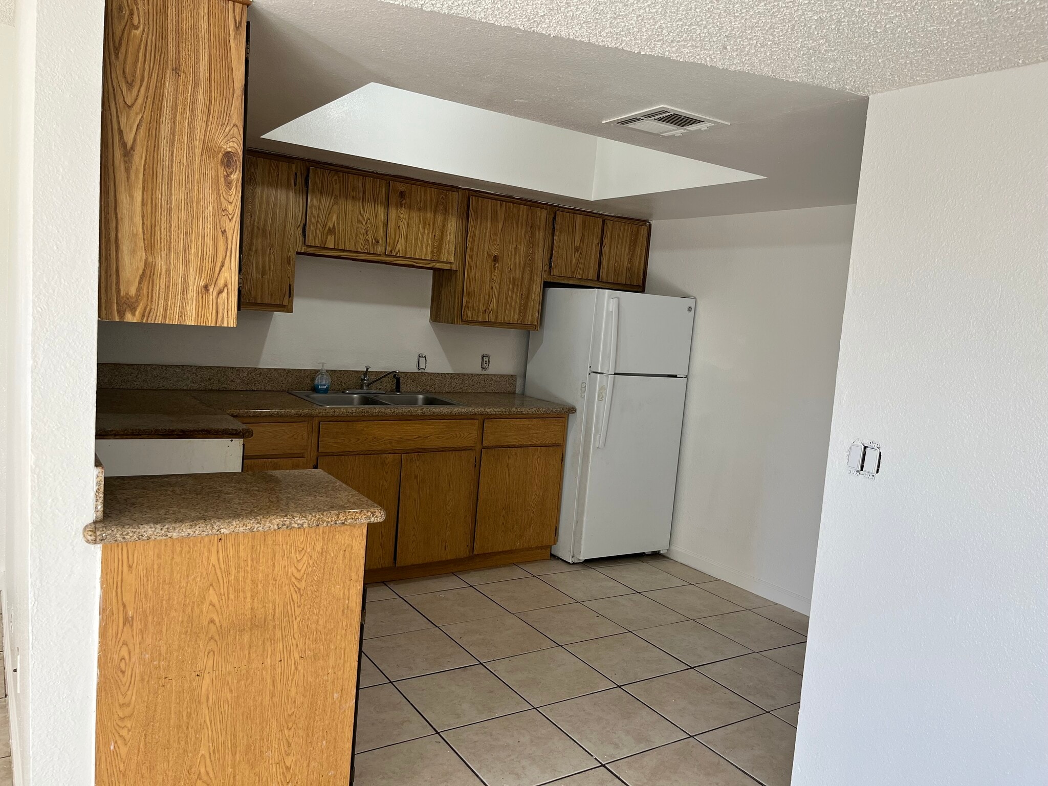 Building Photo - 5648 Meikle Ln